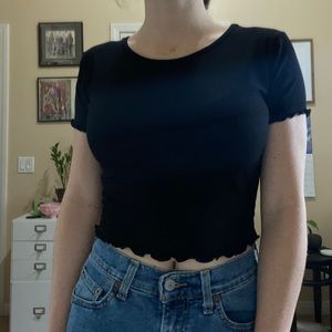 Black cropped t-shirt